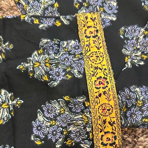 Sundance Midnight Blue Leia Floral Cropped Pants with Yellow Trim - Picture 3 of 4